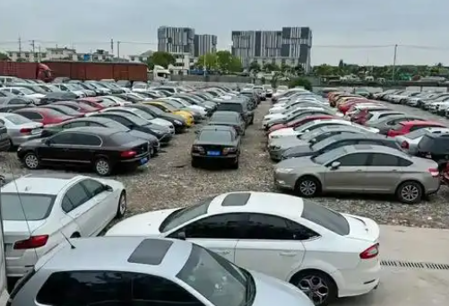 为什么不建议新手去二手车市场？看完这4个二手车验车，你就明白了缩略图
