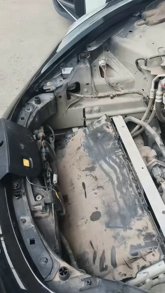 特斯拉Model 3前舱结构检查